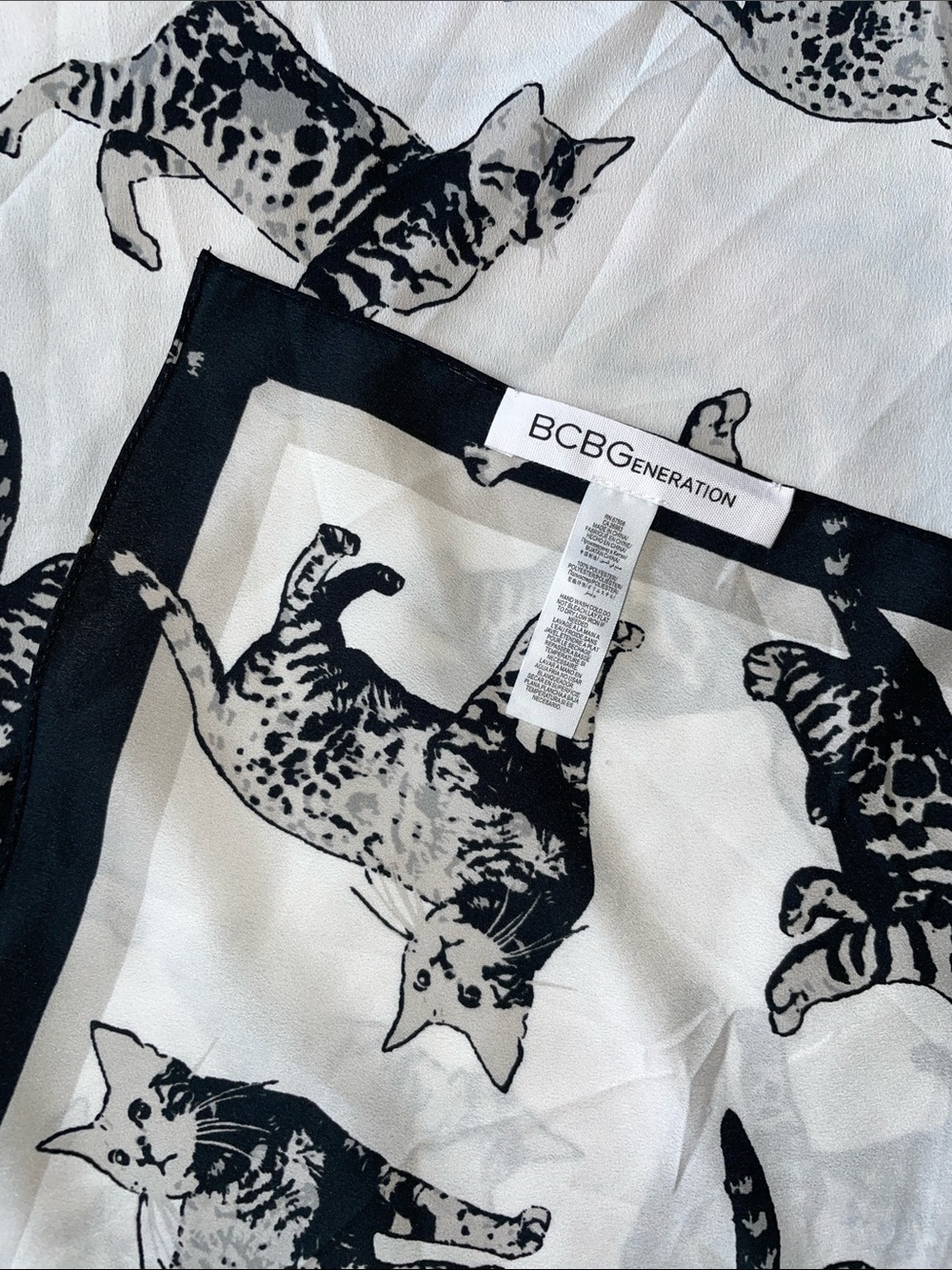 BCBGeneration Black Cream Gray Tabby Cat Kitten Print Large Scarf Wrap NWOT